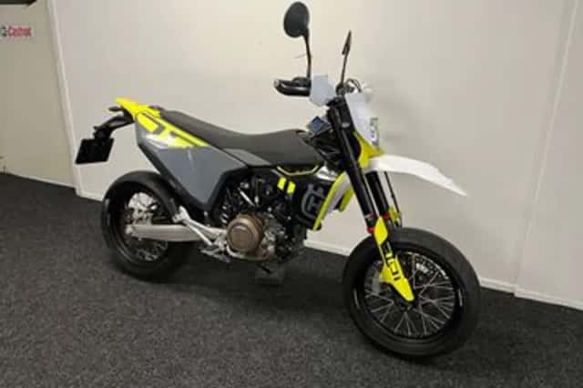 Husqvarna 701 Supermoto (2024) thumbnail 3