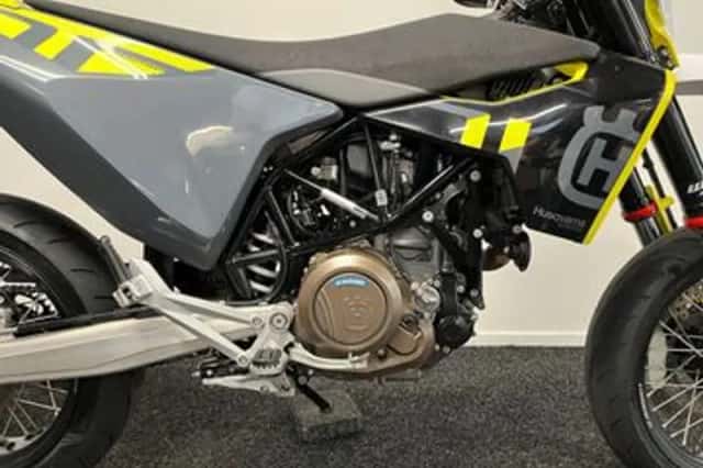 Husqvarna 701 Supermoto (2024) thumbnail 6