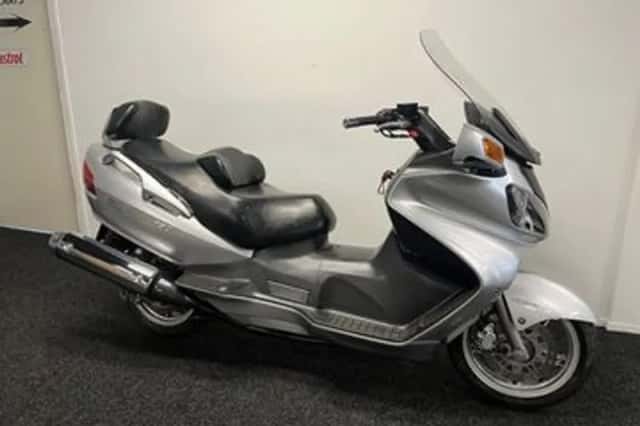 Suzuki AN 650 Burgman Executive (2004) thumbnail 3
