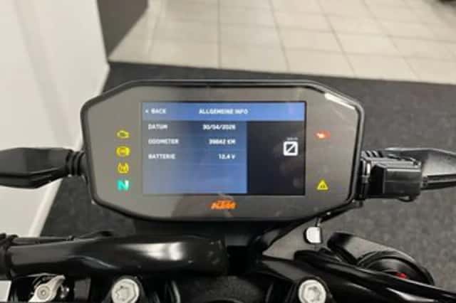 KTM 890 Duke (2022) thumbnail 2