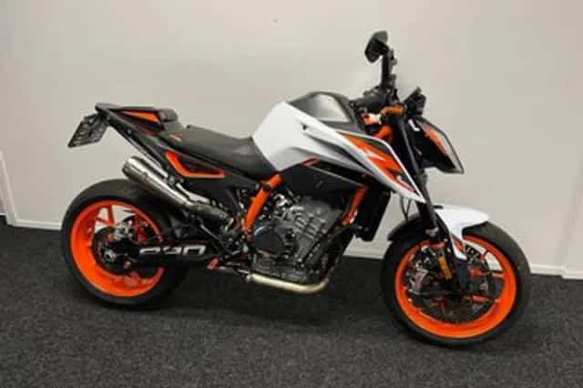 KTM 890 Duke (2022) thumbnail 3