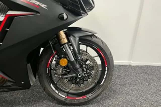 Honda CBR650R (2019) thumbnail 6