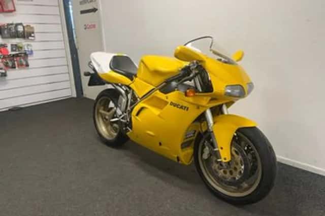 Ducati 916 (1998) thumbnail 3
