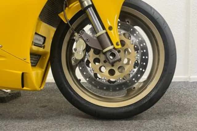 Ducati 916 (1998) thumbnail 4