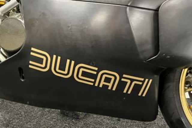 Ducati 749 Dark (2005) thumbnail 3