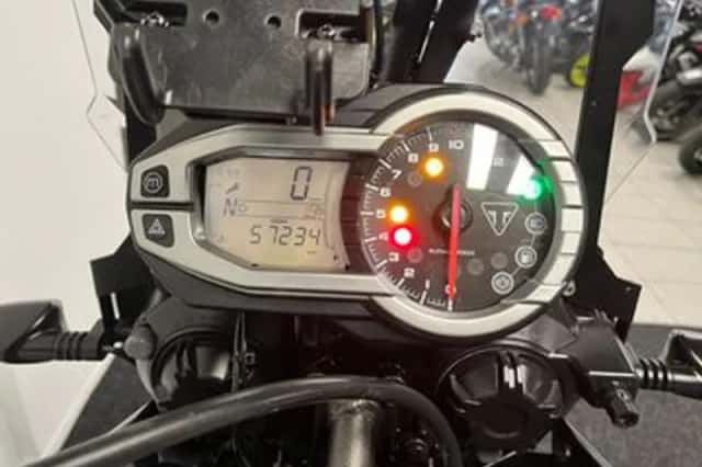 Triumph Tiger 800 XRX (2016) thumbnail 2
