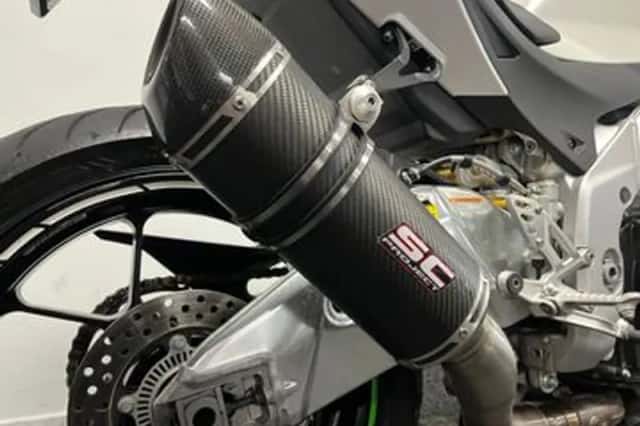 Aprilia Tuono V4 (2012) thumbnail 3