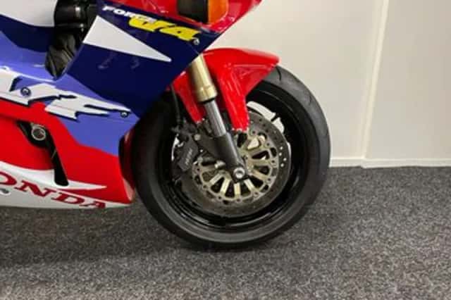 Honda RC 45 HRC (1995) thumbnail 6