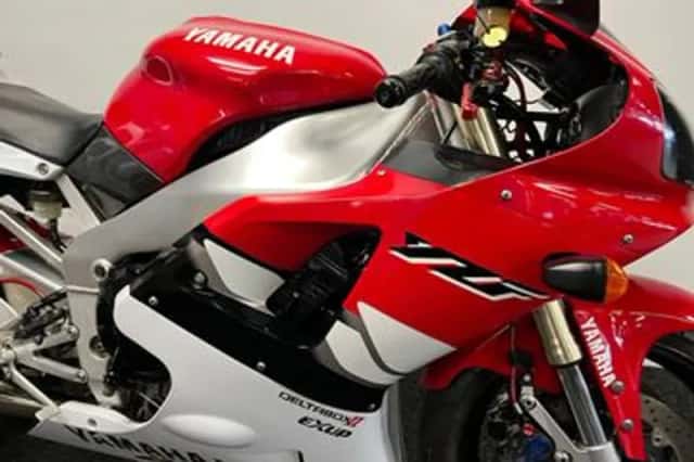 Yamaha YZF-R1 (2000) thumbnail 4