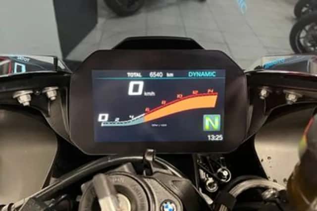 BMW S 1000 RR (2022) thumbnail 2