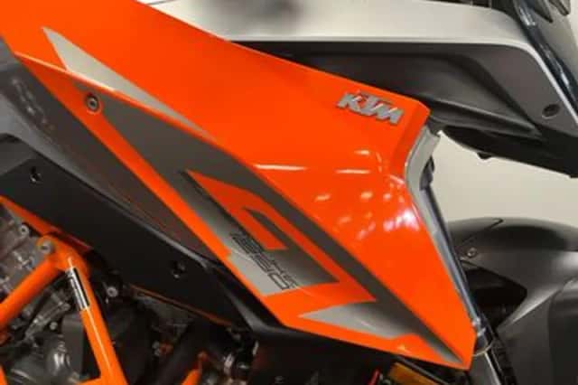 KTM 1290 Super Duke (2016) thumbnail 4