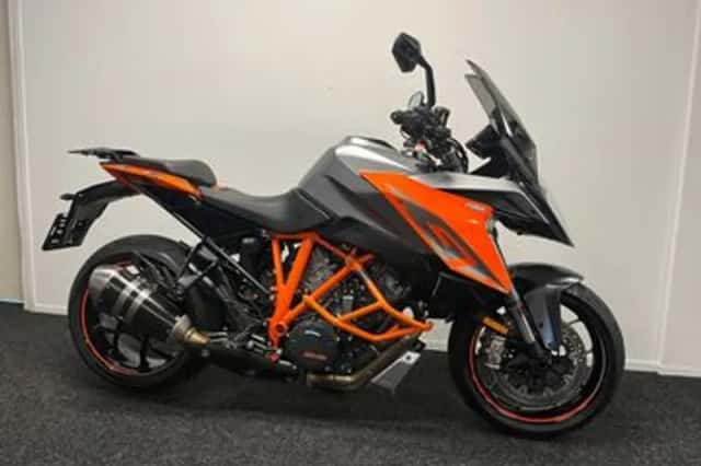 KTM 1290 Super Duke (2016) thumbnail 5