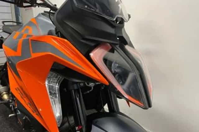 KTM 1290 Super Duke (2024) thumbnail 3