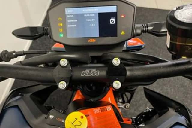 KTM 890 Duke (2023) thumbnail 2