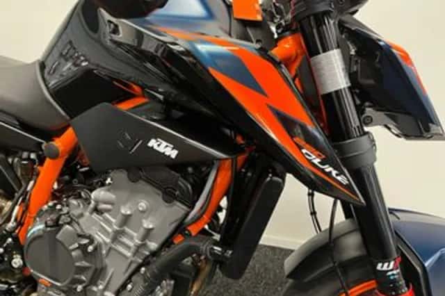 KTM 890 Duke (2023) thumbnail 3