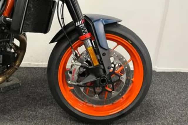 KTM 890 Duke (2023) thumbnail 6