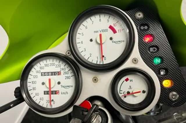 Triumph T509 Speed Triple (1998) thumbnail 2