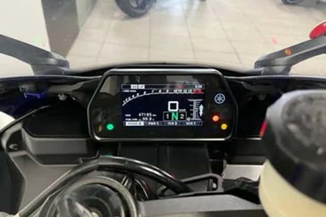 Yamaha YZF-R1 (2015) thumbnail 2