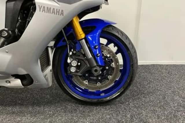 Yamaha YZF-R1 (2015) thumbnail 4