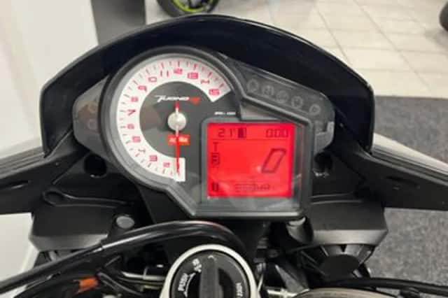 Aprilia Tuono V4 (2011) thumbnail 2