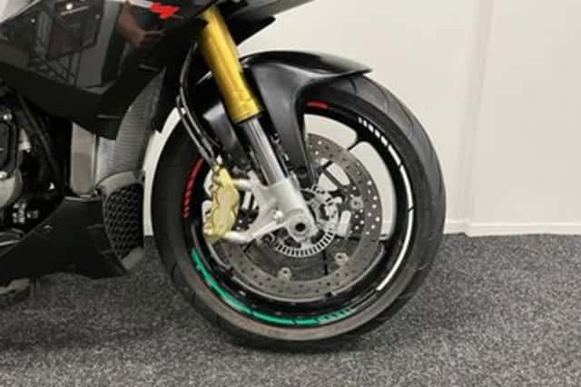 Aprilia Tuono V4 (2011) thumbnail 5