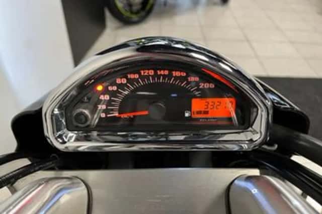 Suzuki Intruder M 1500 (2010) thumbnail 2