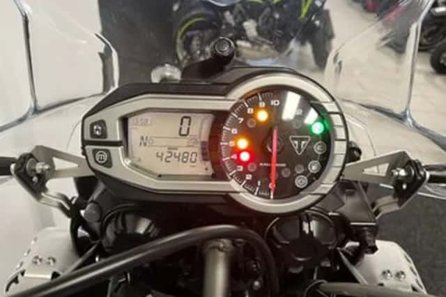 Triumph Tiger 800 XRX (2017) thumbnail 2