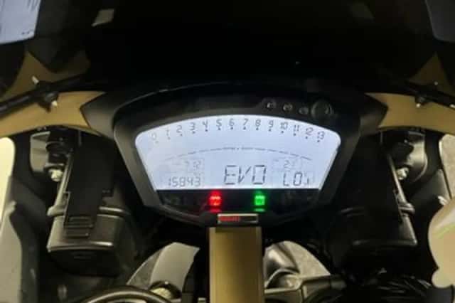 Ducati 848 EVO (2010) thumbnail 2