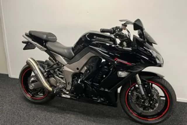 Kawasaki Z1000 (2011) thumbnail 3