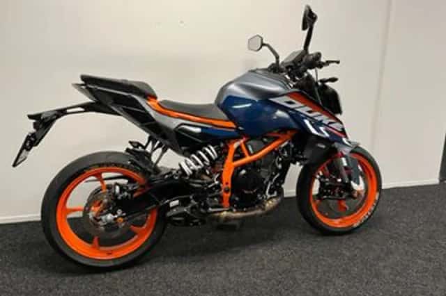 KTM 390 Duke (2025) thumbnail 6