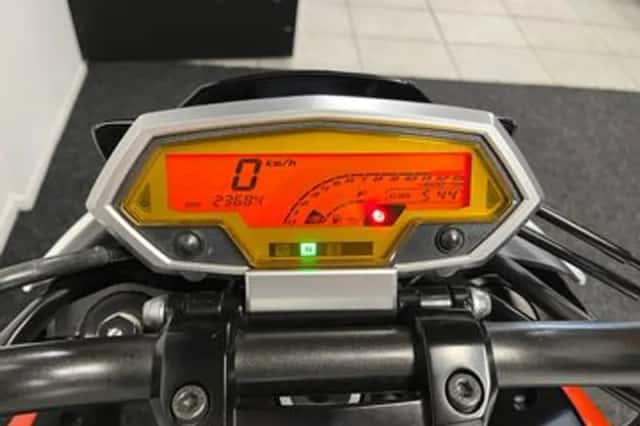 Kawasaki Z1000 (2011) thumbnail 2