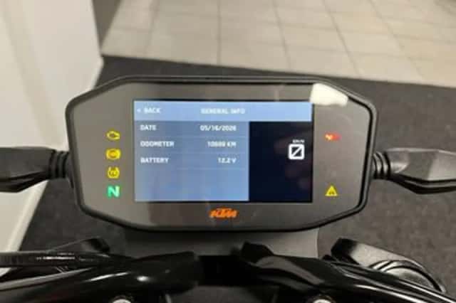 KTM 890 Duke GP (2022) thumbnail 2