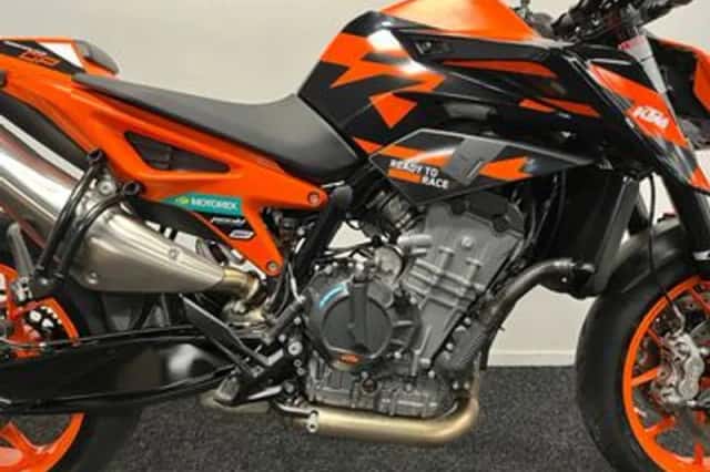 KTM 890 Duke GP (2022) thumbnail 5