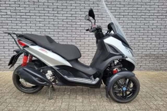Piaggio MP3 300 HPE (2024) thumbnail 1
