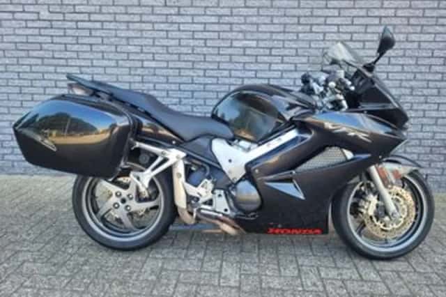Honda VFR800 (2006) thumbnail 1