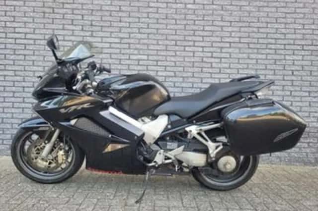Honda VFR800 (2006) thumbnail 3