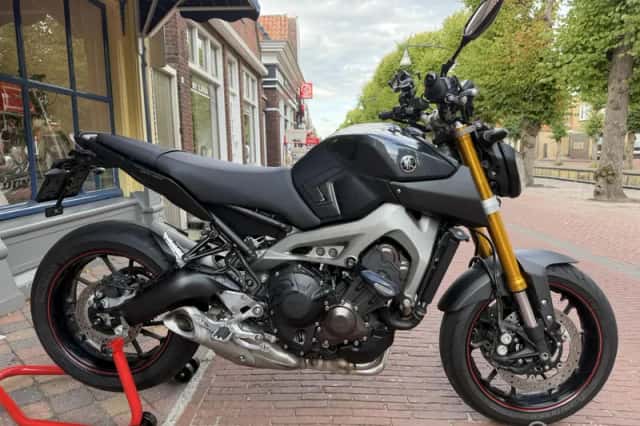 Yamaha MT-09 (2015) thumbnail 1