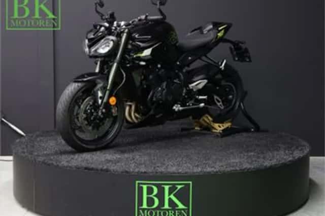Triumph Street Triple RS (2024) thumbnail 2