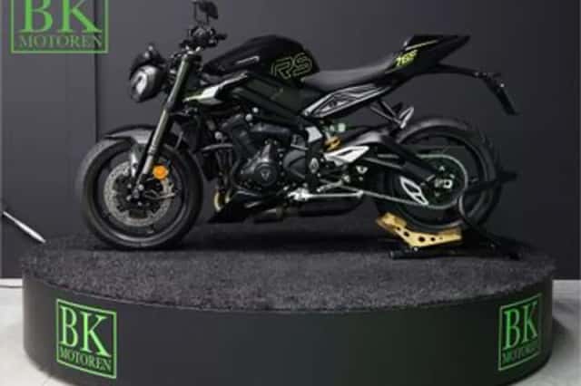 Triumph Street Triple RS (2024) thumbnail 3