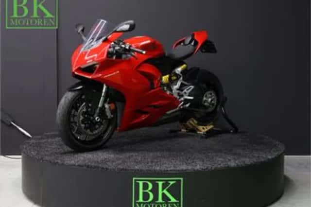Ducati Panigale V2 (2023) thumbnail 2