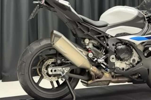BMW S 1000 RR (2024) thumbnail 3