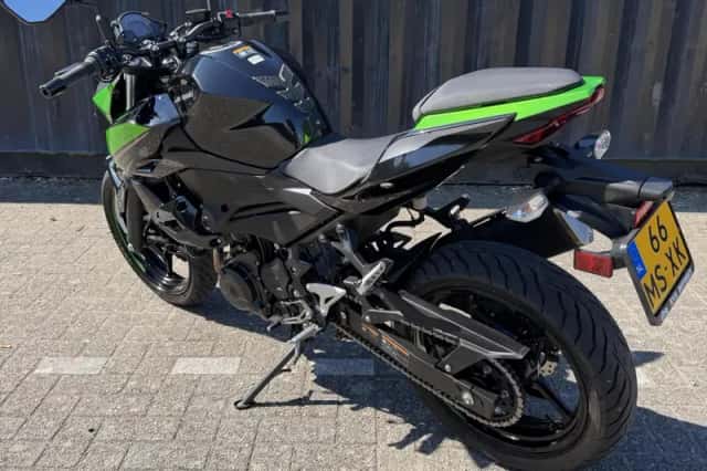 Kawasaki Z400 (2023) thumbnail 5