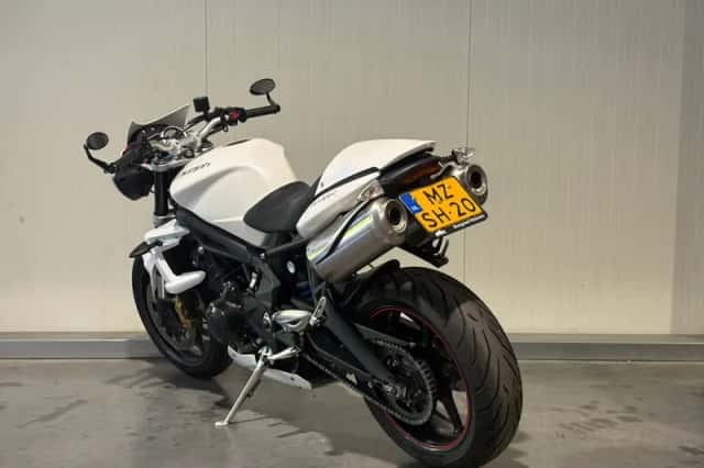 Triumph Street Triple R (2011) thumbnail 3