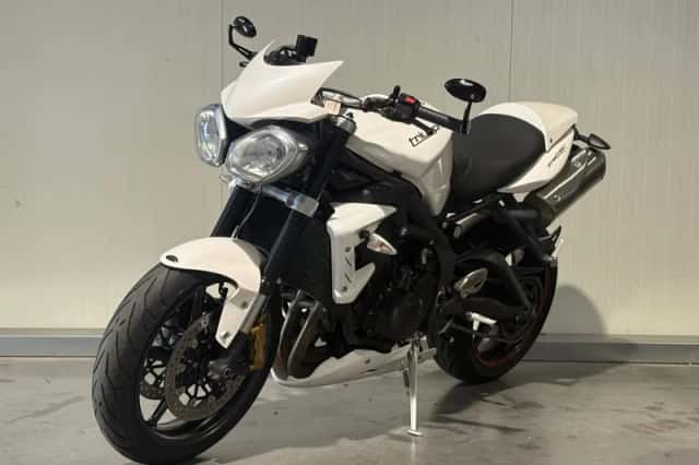 Triumph Street Triple R (2011) thumbnail 4
