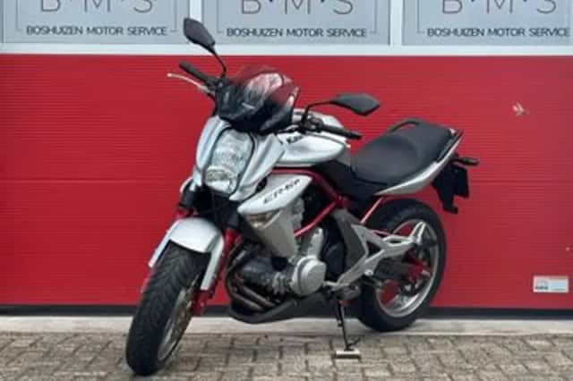 Kawasaki Er-6n (2007) thumbnail 3