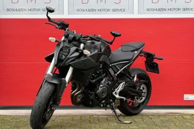 Suzuki GSX-8S (2024) thumbnail 3