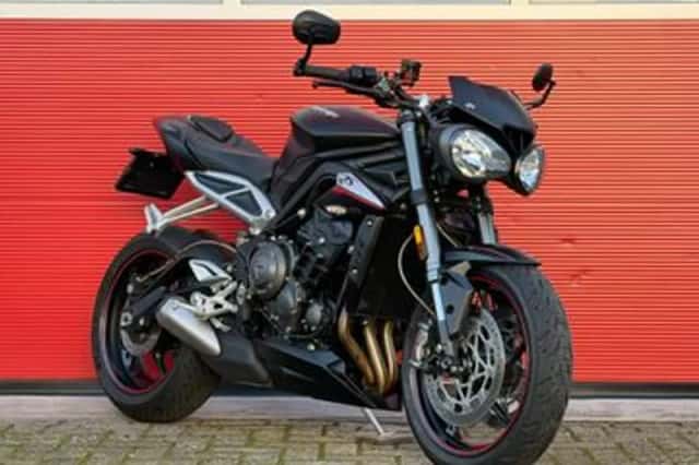 Triumph Street Triple RS (2020) thumbnail 2