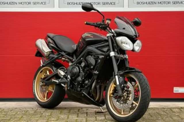 Triumph Street Triple R (2013) thumbnail 2