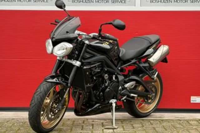 Triumph Street Triple R (2013) thumbnail 3