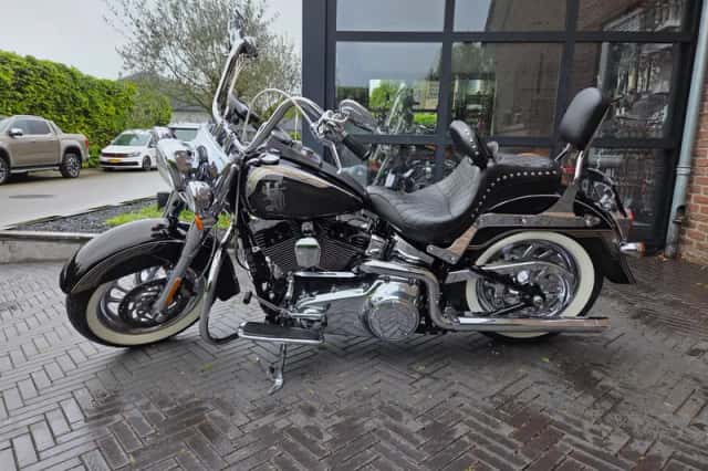 Harley-Davidson Softail (2012) thumbnail 1